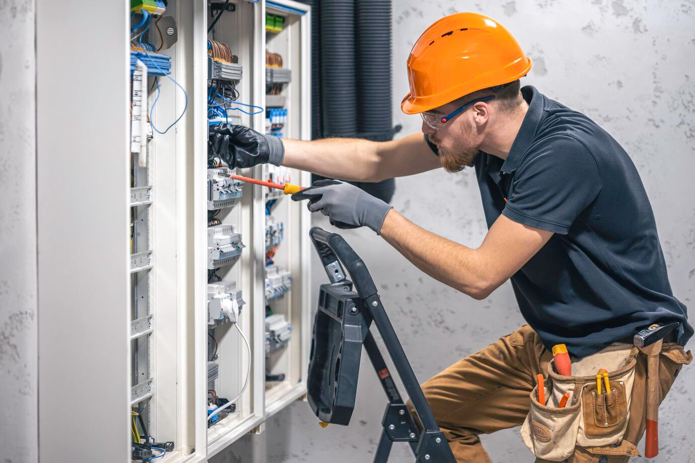 Experienced Old Bridge NJ Electrician for Commercial Jobs